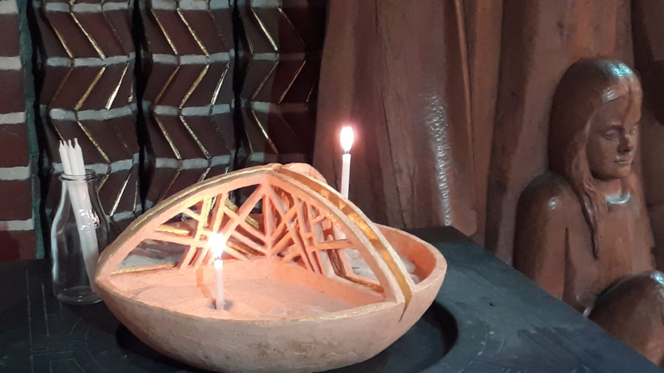 Trauer-Kerzen-Schale in Petruskirche